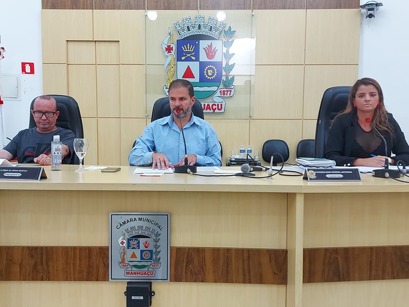 Câmara de Manhuaçu aprova três projetos de lei em sessão extraordinária