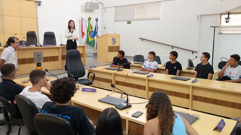 1ª oficina do Parlamento Jovem apresenta funcionamento do legislativo aos participantes
