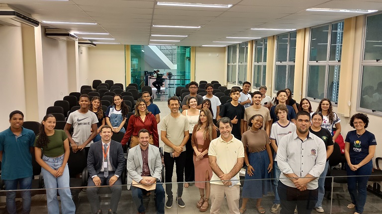 2ª oficina do Parlamento Jovem debate legislação sobre inclusão no Fórum da Comarca