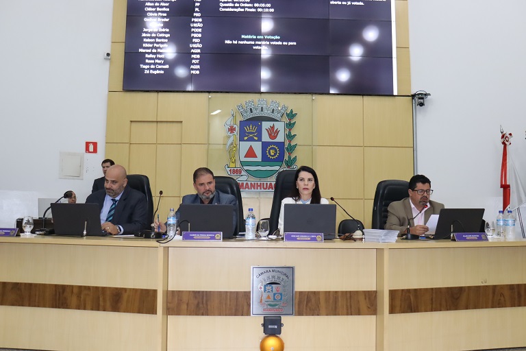 Câmara de Manhuaçu aprova projetos e discute questões sociais