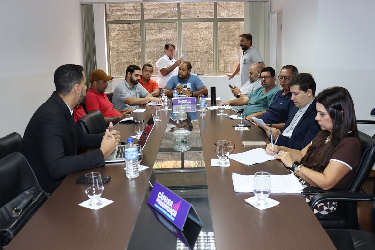 Câmara de Manhuaçu discute implantação de seu Código de Ética