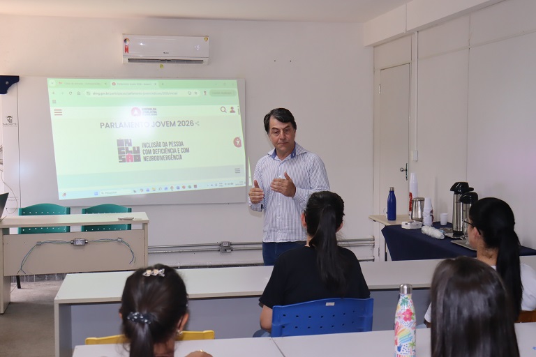 Câmara de Manhuaçu inicia planejamento do Parlamento Jovem 2026