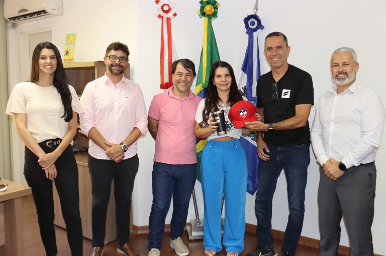 Câmara de Manhuaçu recebe o diretor de operações do Boston City