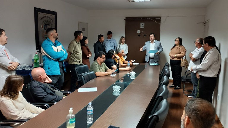 Câmara Municipal de Manhuaçu recebe representantes do Procon