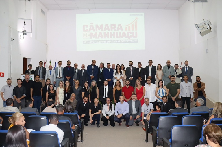 Câmara Municipal homenageia personalidades em sessão solene