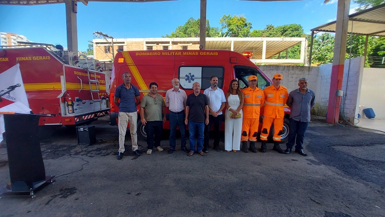 Câmara Municipal prestigia entrega de unidade de resgate aos Bombeiros
