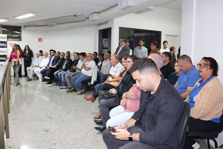 Câmara Municipal realiza audiência pública sobre saúde em Manhuaçu