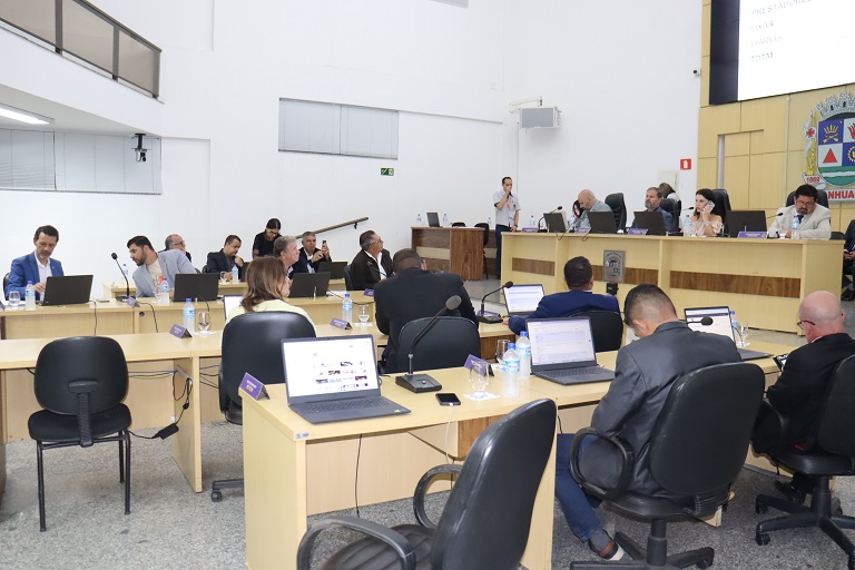 Em última reunião de 2025, vereadores debatem demandas da população