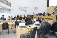 Em última reunião de 2025, vereadores debatem demandas da população