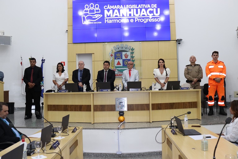 Nova mesa diretora da Câmara Municipal é empossada em sessão solene