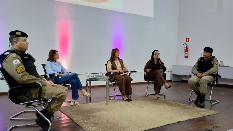 Palestra ‘Agosto Lilás: Mensagem à Juventude’ é realizada na câmara