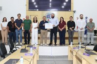 Pesquisador manhuaçuense da vacina contra a dengue é homenageado na câmara