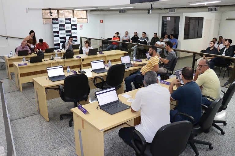 Poder legislativo de Manhuaçu aprova projeto que permite farmácias por 24 horas