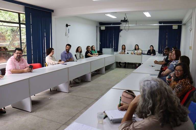 Reunião marca encerramento do mês da mulher na Câmara Municipal