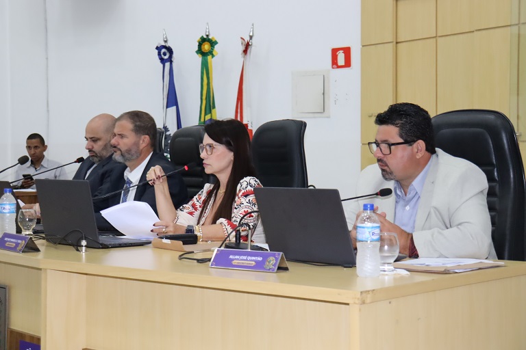 Vereadores aprovam quatro projetos em reunião ordinária