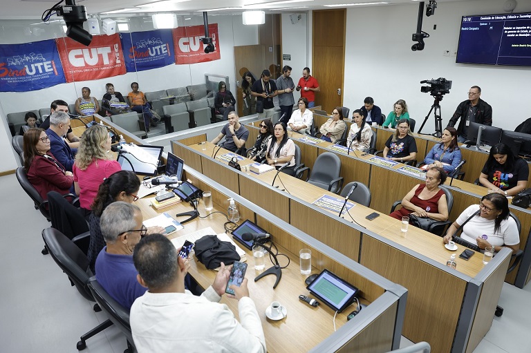 Vereadores participam de audiência na ALMG sobre municipalização da educação