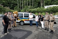 Vereadores prestigiam solenidade de entrega de viatura para o Proerd