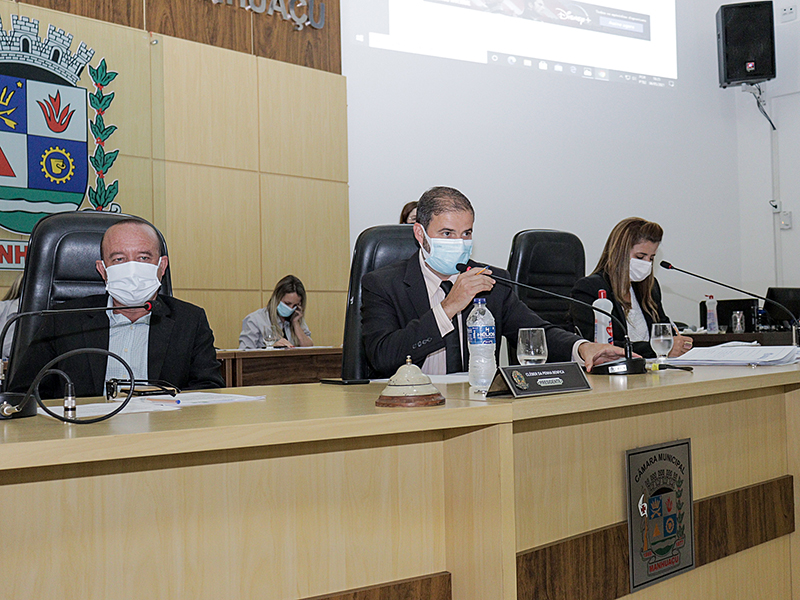 Secretário de Educação fala sobre aulas presenciais durante reunião da Câmara de Manhuaçu